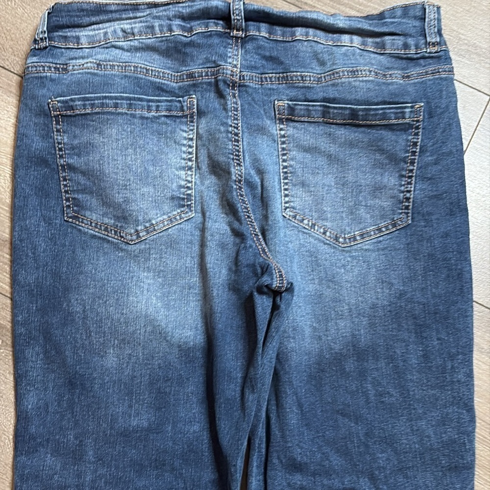 18. My style straight leg jeans - Picture 5 of 7
